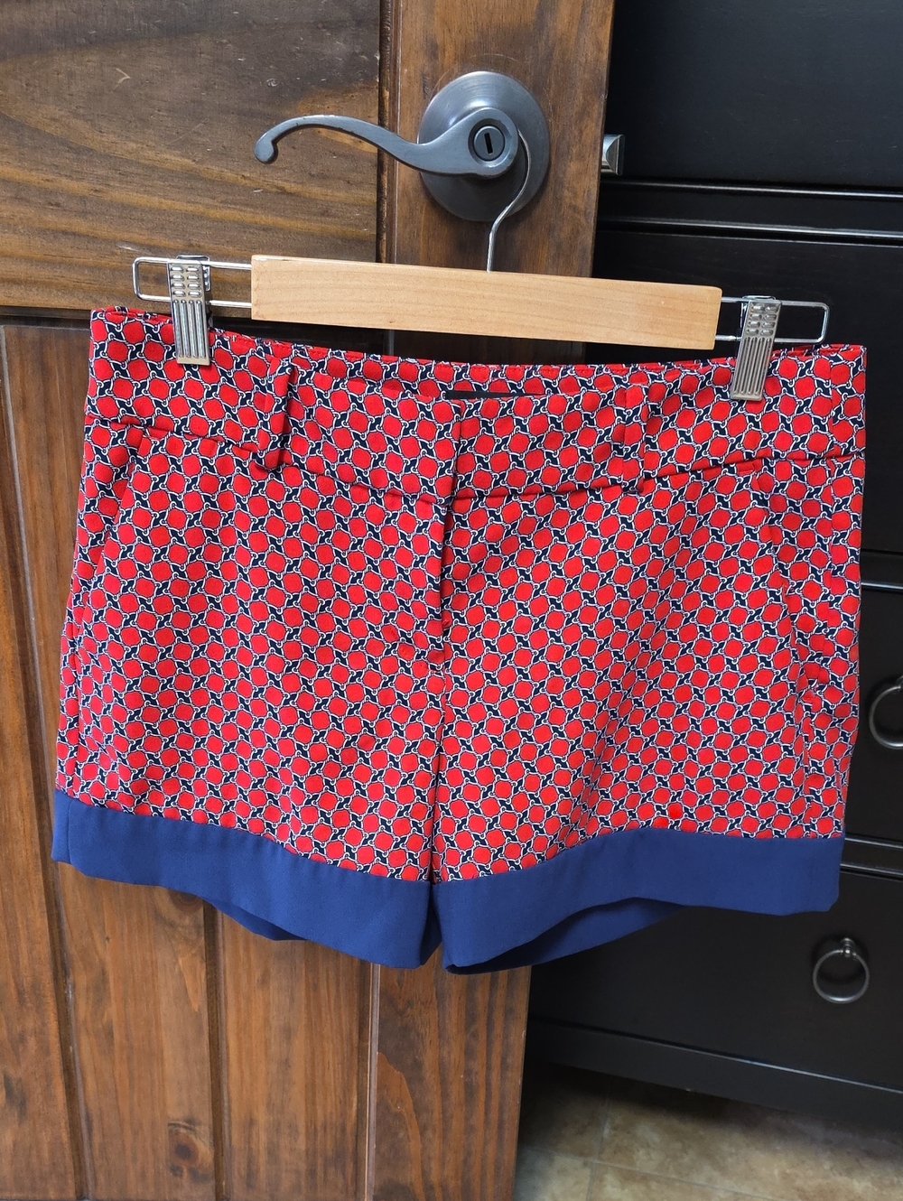 Ann Taylor Red Printed Shorts with Navy Hem - Size 4P